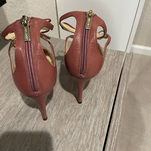 Leather Jimmy Choo double ankle strap pumps. - Picture 3 of 4